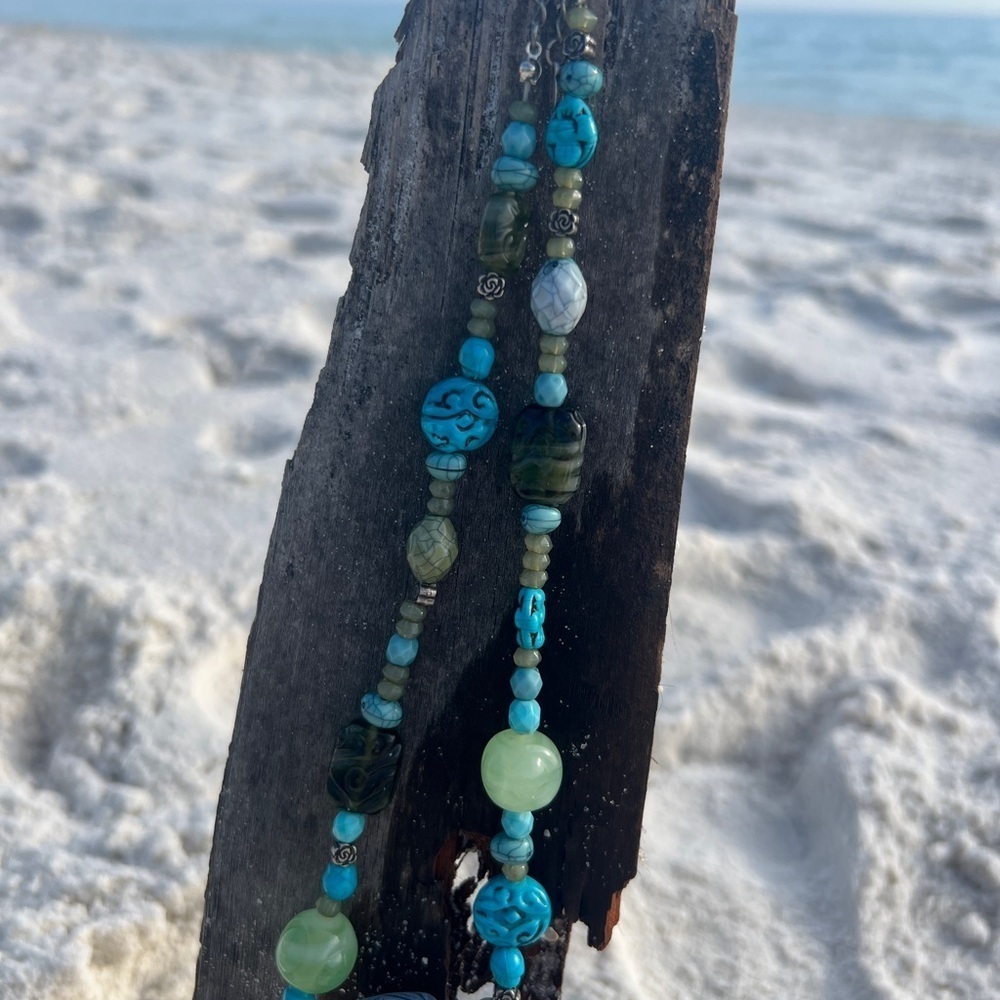 Signed Monet Carved Jade Turquoise Molded glass Necklace Vintage - Picture 13 of 16